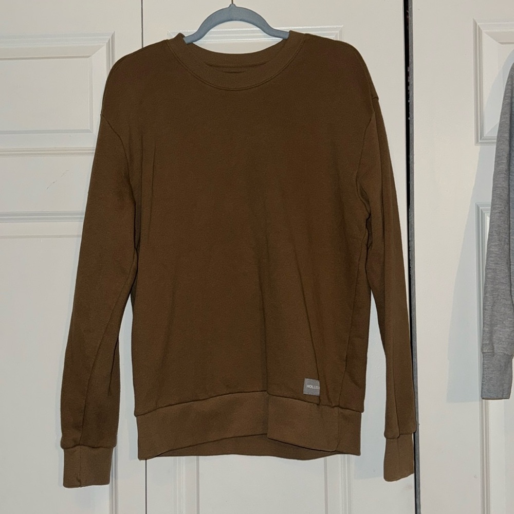 Hollister men’s crewneck sweater